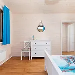 Comfortable No 12 , Summer Pool Rewal